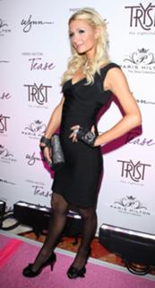 Paris Hilton feet photo thumbnail