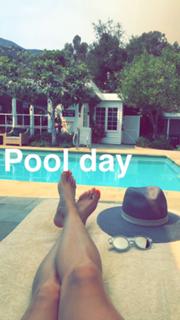 Reese Witherspoon feet photo thumbnail