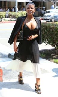 Christina Milian feet photo thumbnail