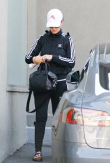 Katy Perry feet photo thumbnail