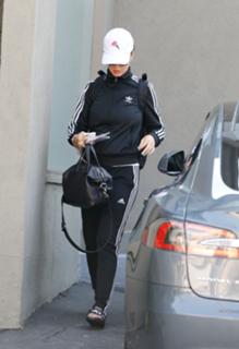 Katy Perry feet photo thumbnail