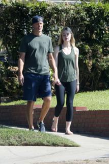 Elle Fanning feet photo thumbnail