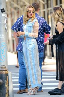 Hailey Bieber feet photo thumbnail