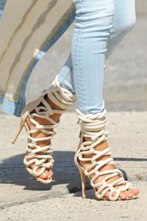 Hailey Bieber feet photo thumbnail
