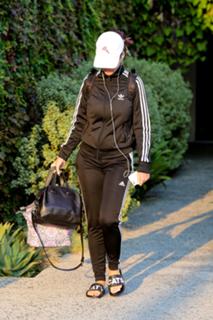 Katy Perry feet photo thumbnail