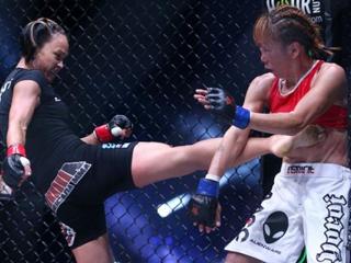 Michelle Waterson feet photo thumbnail