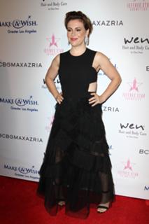 Alyssa Milano feet photo thumbnail