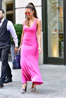 Jessica Alba feet photo thumbnail