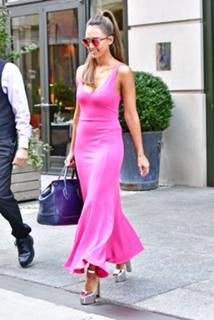 Jessica Alba feet photo thumbnail