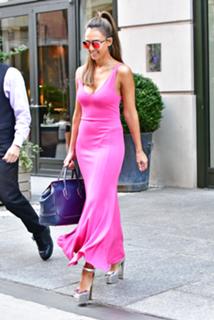 Jessica Alba feet photo thumbnail