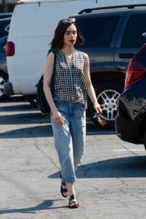 Lily Collins feet photo thumbnail