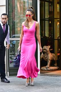 Jessica Alba feet photo thumbnail