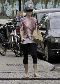 Emma Watson feet photo thumbnail
