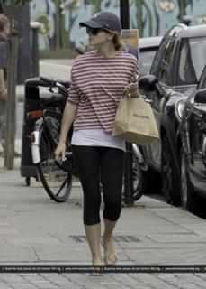 Emma Watson feet photo thumbnail