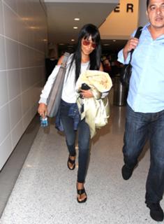 Jada Pinkett Smith feet photo thumbnail