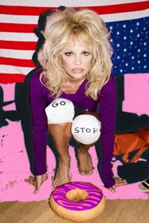 Pamela Anderson feet photo thumbnail