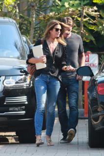 Cindy Crawford feet photo thumbnail