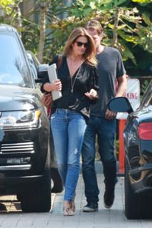 Cindy Crawford feet photo thumbnail