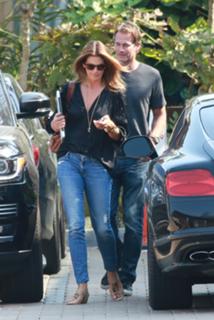 Cindy Crawford feet photo thumbnail