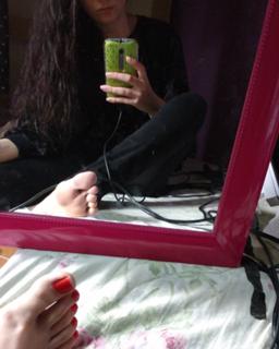Isa Pes feet photo thumbnail