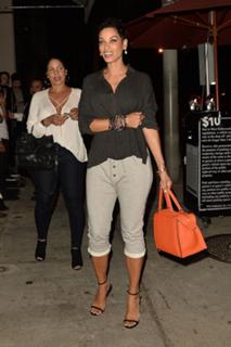 Nicole Murphy feet photo thumbnail