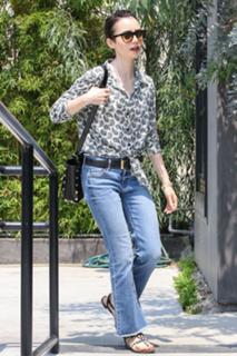 Lily Collins feet photo thumbnail