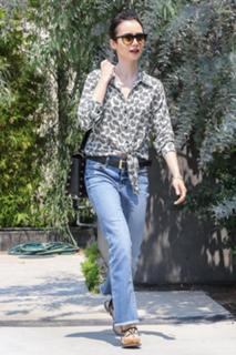Lily Collins feet photo thumbnail