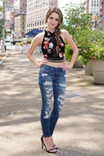 Laura Marano feet photo thumbnail