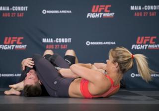 Paige VanZant feet photo thumbnail