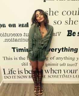 Vanessa Hudgens feet photo thumbnail
