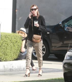 Ellen Pompeo feet photo thumbnail
