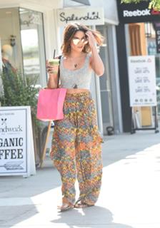 Vanessa Hudgens feet photo thumbnail