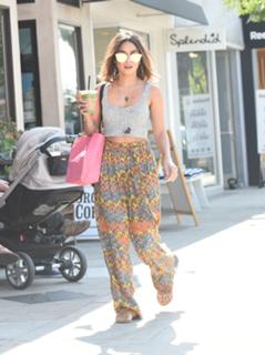 Vanessa Hudgens feet photo thumbnail