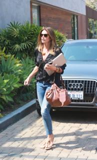 Cindy Crawford feet photo thumbnail