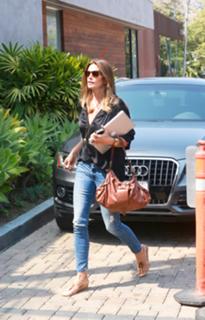 Cindy Crawford feet photo thumbnail