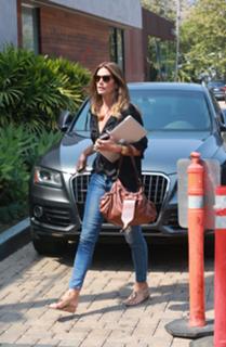 Cindy Crawford feet photo thumbnail