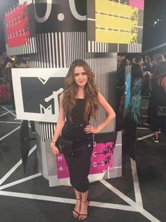 Laura Marano feet photo thumbnail