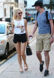 Pixie Lott feet photo thumbnail