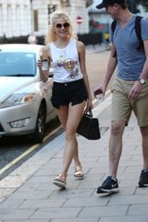 Pixie Lott feet photo thumbnail