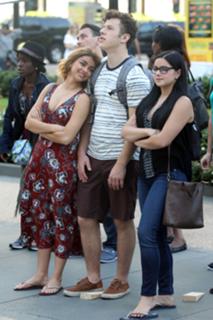 Sarah Hyland feet photo thumbnail