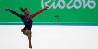 Simone Biles feet photo thumbnail