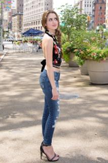 Laura Marano feet photo thumbnail