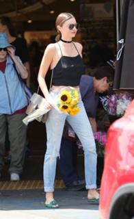 Miranda Kerr feet photo thumbnail