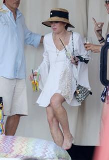 Lindsay Lohan feet photo thumbnail