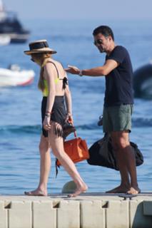 Lindsay Lohan feet photo thumbnail