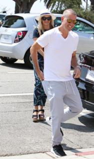 Reese Witherspoon feet photo thumbnail