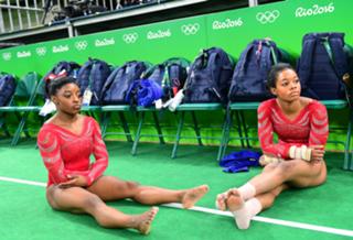 Simone Biles feet photo thumbnail