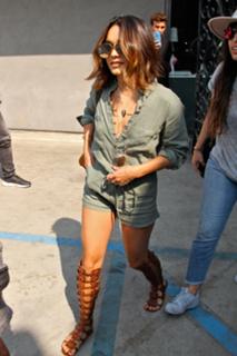 Vanessa Hudgens feet photo thumbnail