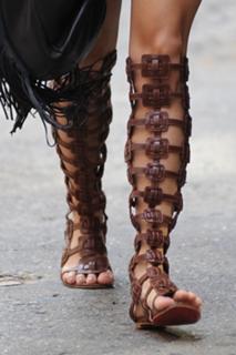 Vanessa Hudgens feet photo thumbnail