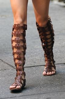 Vanessa Hudgens feet photo thumbnail